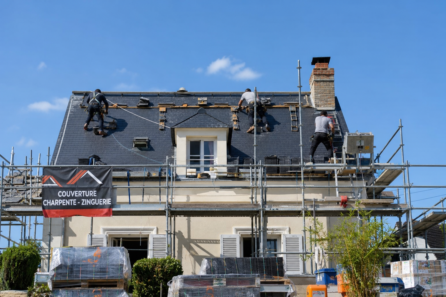 Rénovation de toiture en ardoise sur une maison des Yvelines